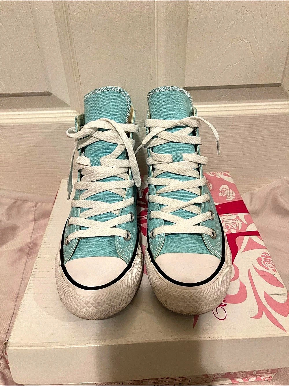 Converse Chuck Taylor All Star High Top Sneakers in Blue & White Like New